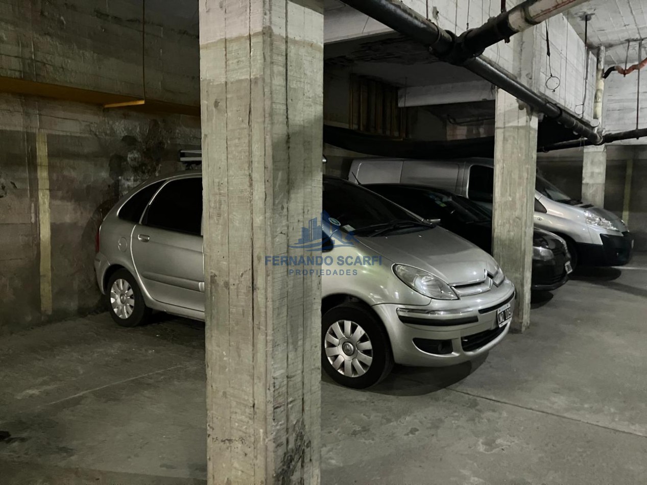 Venta Cochera zona La Perla en Edificio 18 m2