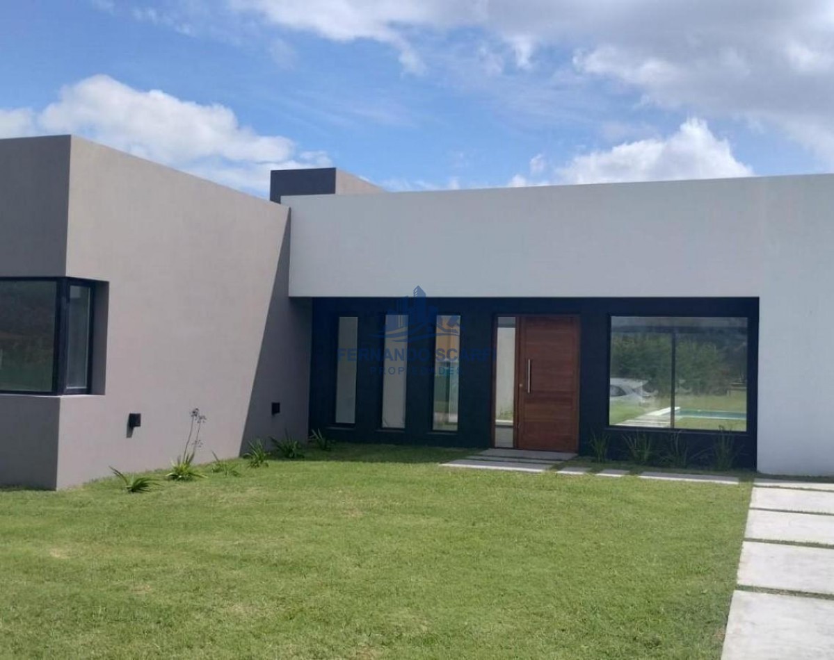 CHALET A ESTRENAR DE 5 AMBIENTES CON PISCINA Y PARQUE EN HARAS DEL MAR - CLUB DE CAMPO