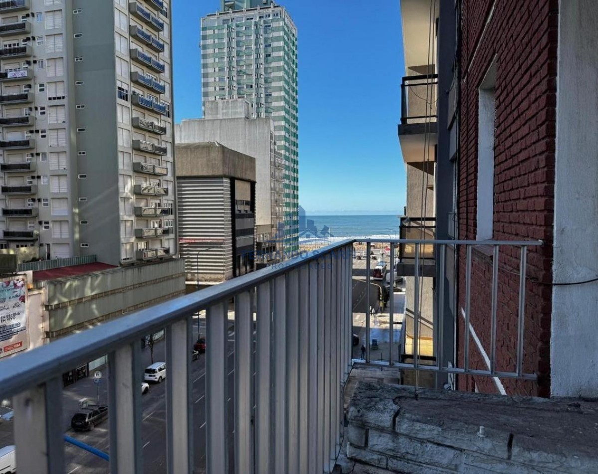 Venta departamento de 3 Ambientes al frente con balcon Centro