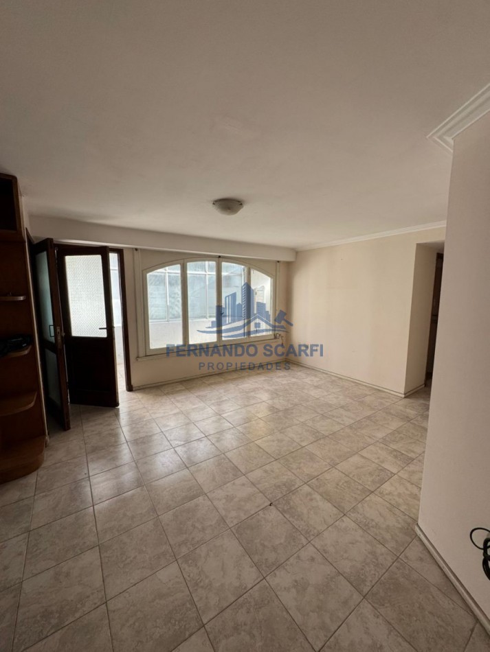 Venta Departamento de 3 ambientes, 1 piso por escalera, al frente