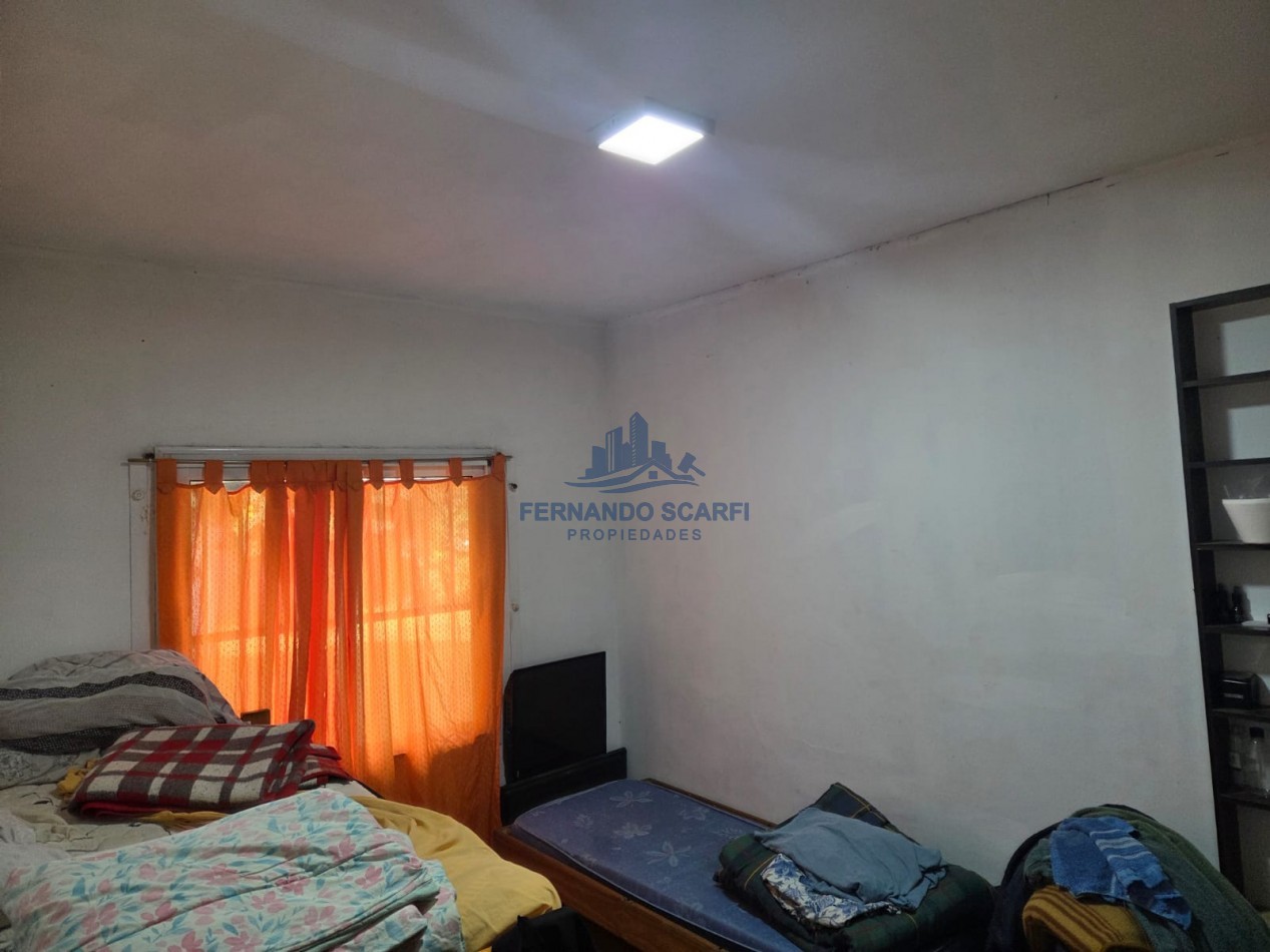 Venta Casa 3 ambientes, con garage para 2 vehiculos y jardin
