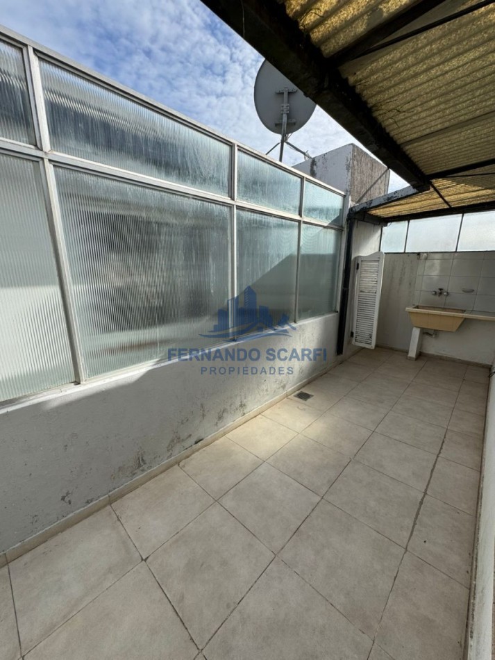 Venta Departamento de 3 ambientes, 1 piso por escalera, al frente