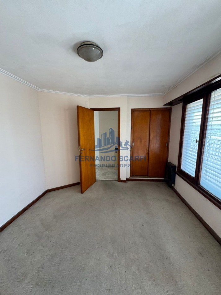 Venta Departamento de 3 ambientes, 1 piso por escalera, al frente
