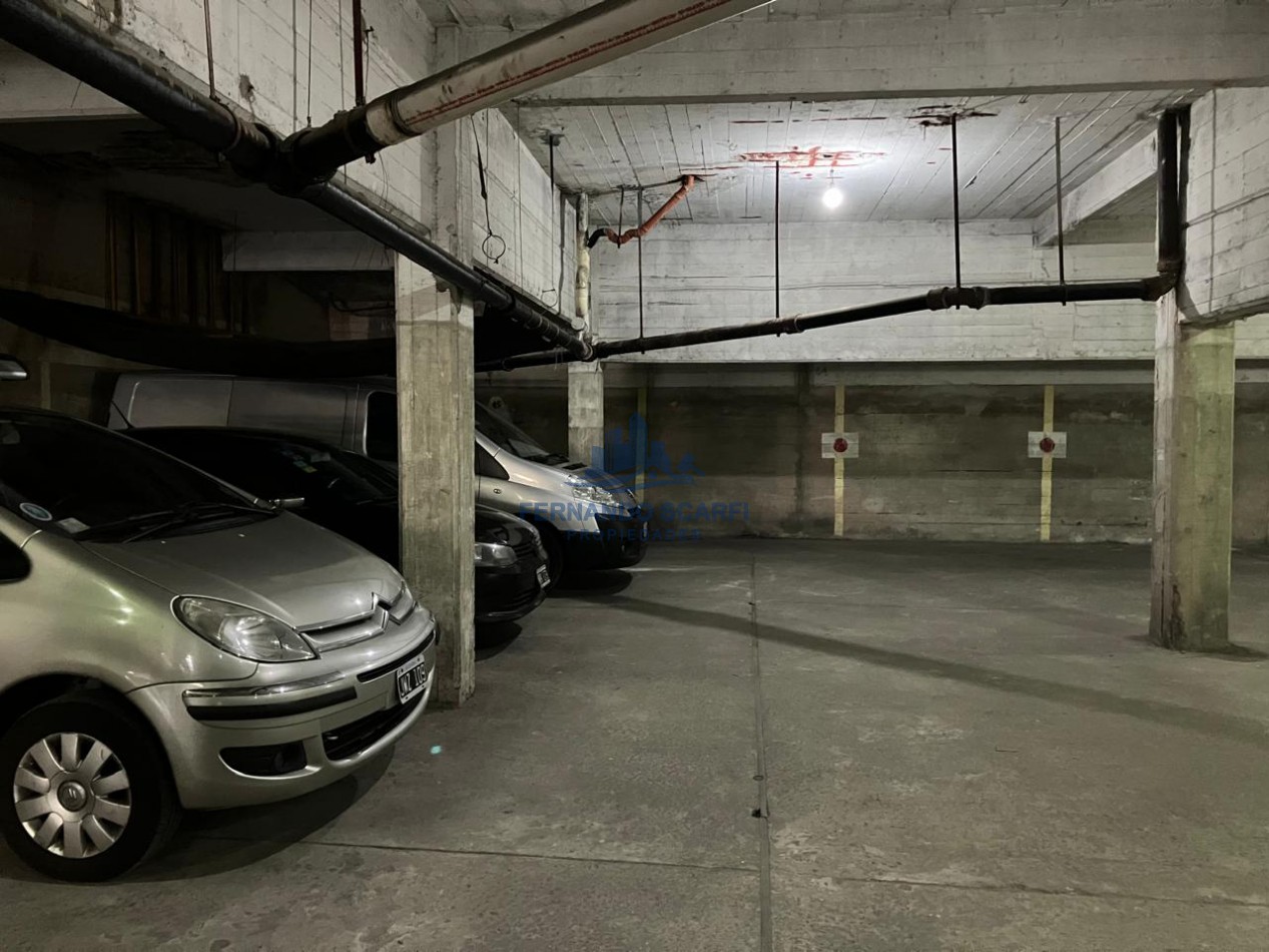 Venta Cochera zona La Perla en Edificio 18 m2