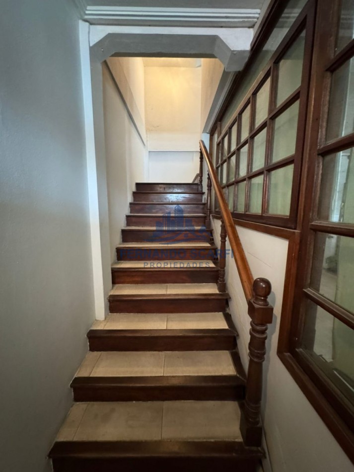 Venta Departamento de 3 ambientes, 1 piso por escalera, al frente