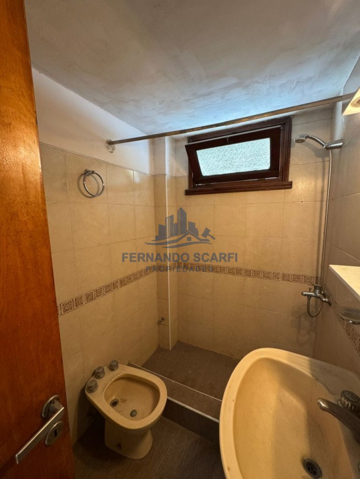 Venta Departamento de 3 ambientes, 1 piso por escalera, al frente