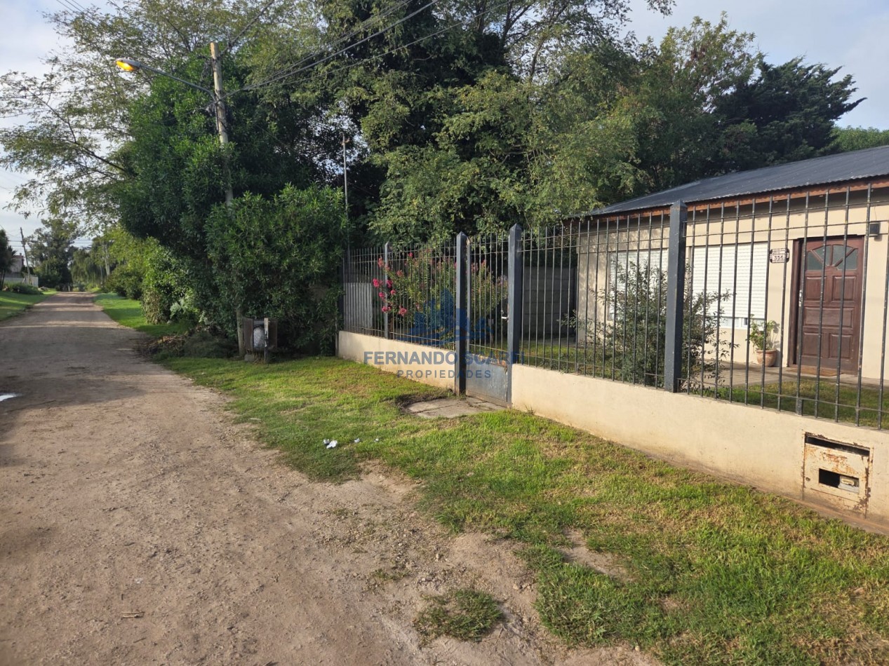 Venta Casa 3 ambientes, con garage para 2 vehiculos y jardin