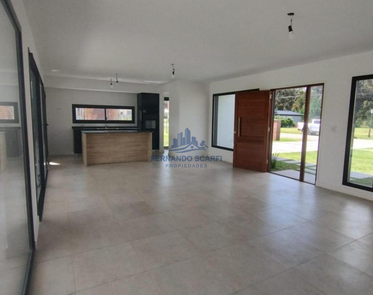 CHALET A ESTRENAR DE 5 AMBIENTES CON PISCINA Y PARQUE EN HARAS DEL MAR - CLUB DE CAMPO
