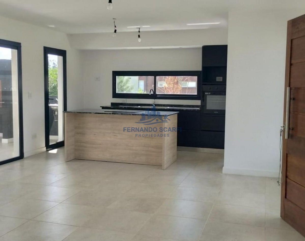 CHALET A ESTRENAR DE 5 AMBIENTES CON PISCINA Y PARQUE EN HARAS DEL MAR - CLUB DE CAMPO