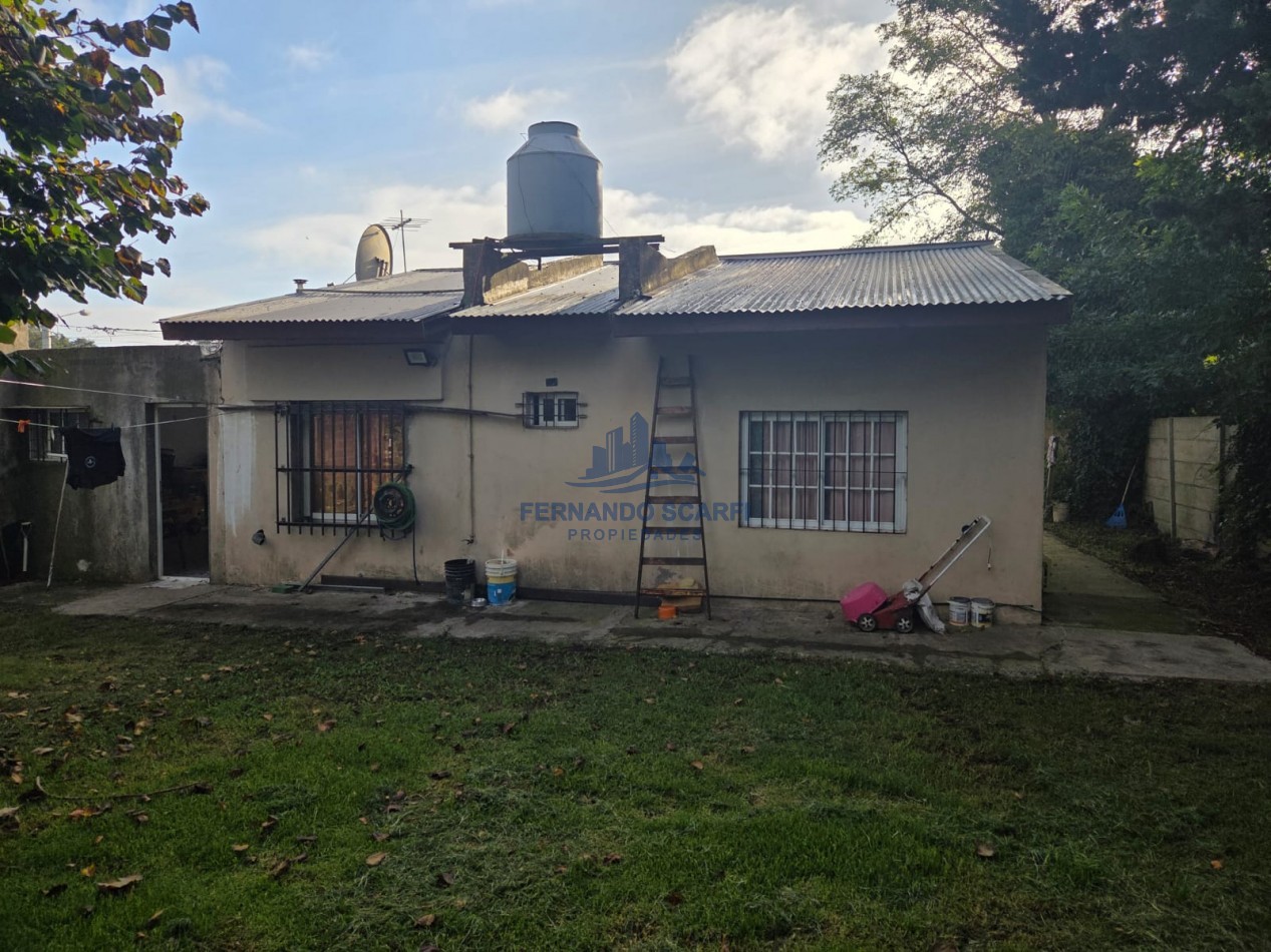 Venta Casa 3 ambientes, con garage para 2 vehiculos y jardin