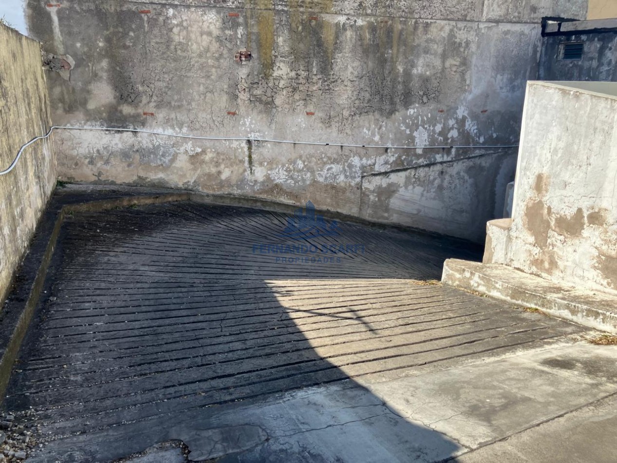 Venta Cochera zona La Perla en Edificio 18 m2