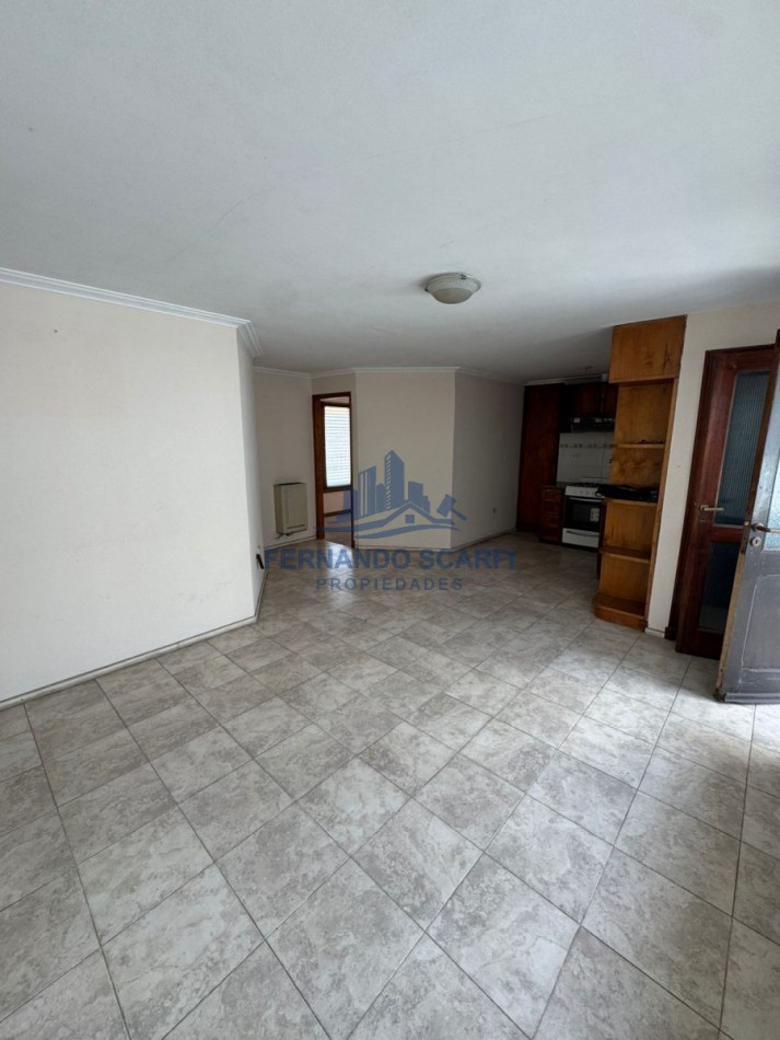 Venta Departamento de 3 ambientes, 1 piso por escalera, al frente
