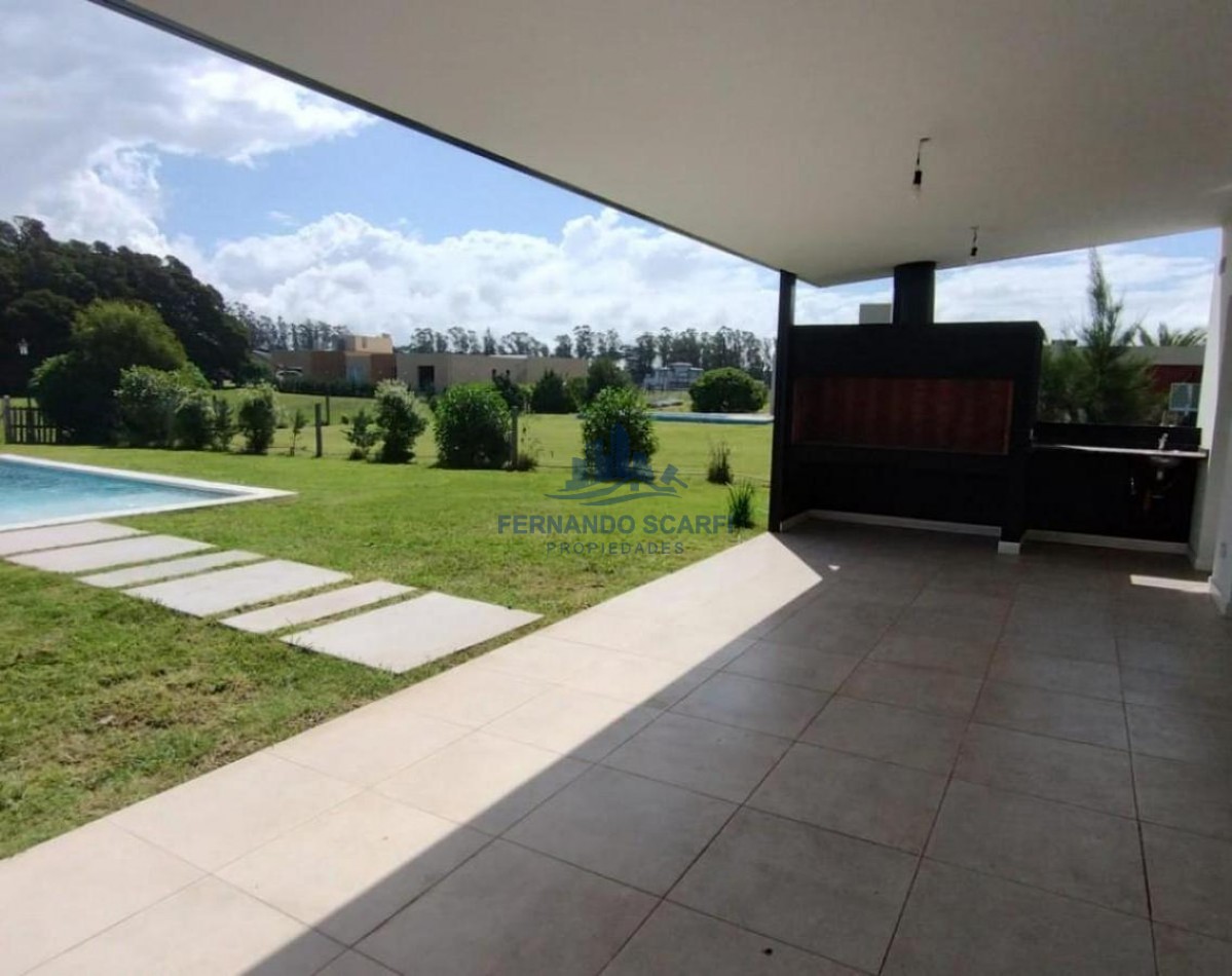 CHALET A ESTRENAR DE 5 AMBIENTES CON PISCINA Y PARQUE EN HARAS DEL MAR - CLUB DE CAMPO