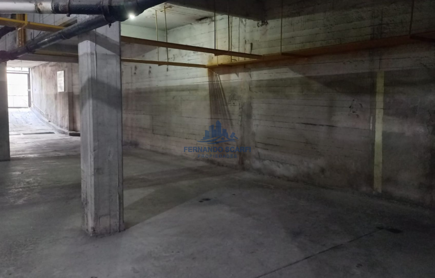 Venta Cochera zona La Perla en Edificio 18 m2