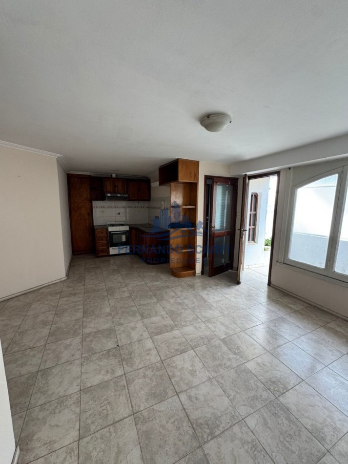Venta Departamento de 3 ambientes, 1 piso por escalera, al frente