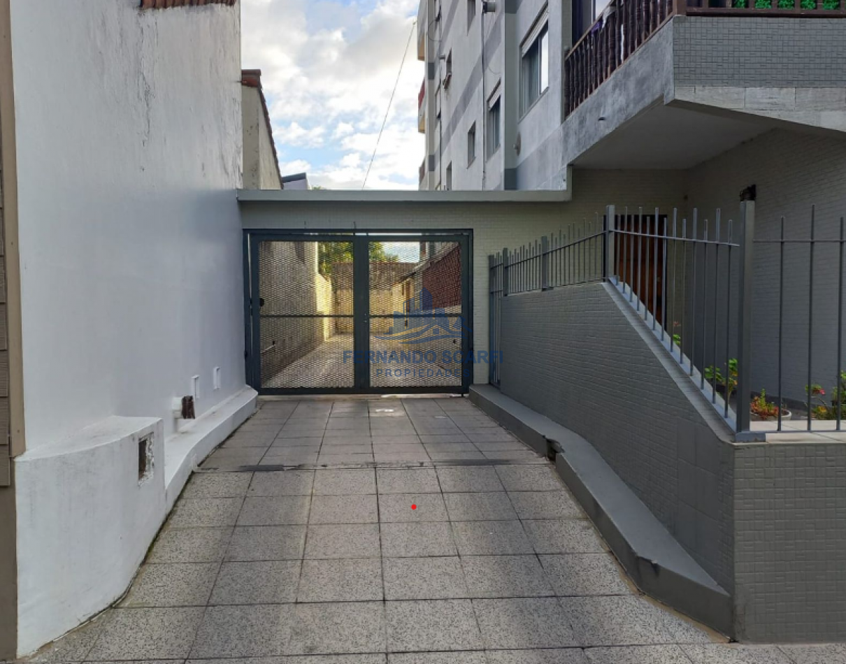 Venta Cochera zona La Perla en Edificio 18 m2