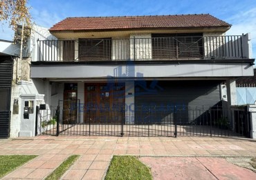 Venta Departamento de 3 ambientes, 1 piso por escalera, al frente