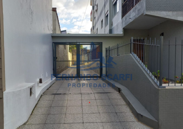 Venta Cochera zona La Perla en Edificio 18 m2